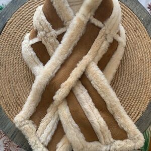 UGG neck scarf in Cream and Tan